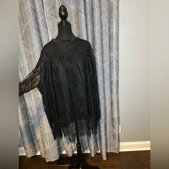 EUC Beautiful 4XL Lace Blouse (Fits like 3XL) - Picture 3 of 4